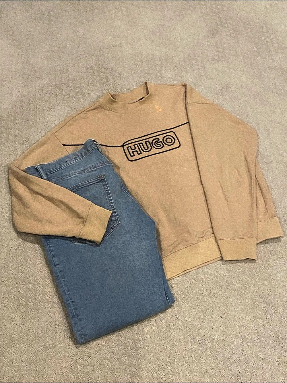 HUGO Logo Long Sleeve Sweatshirt in Brown